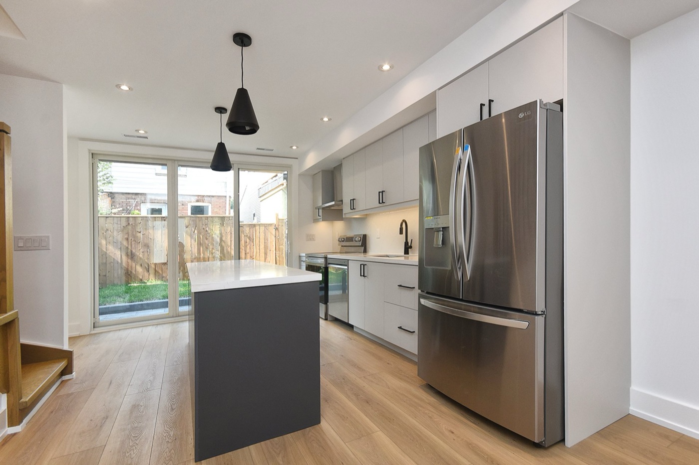 Dundas laneway suite — 1