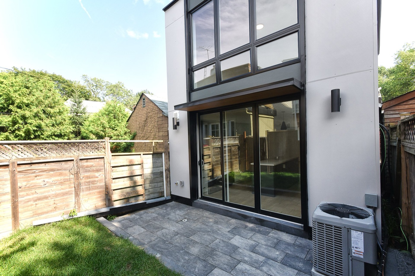 Dundas laneway suite — 3